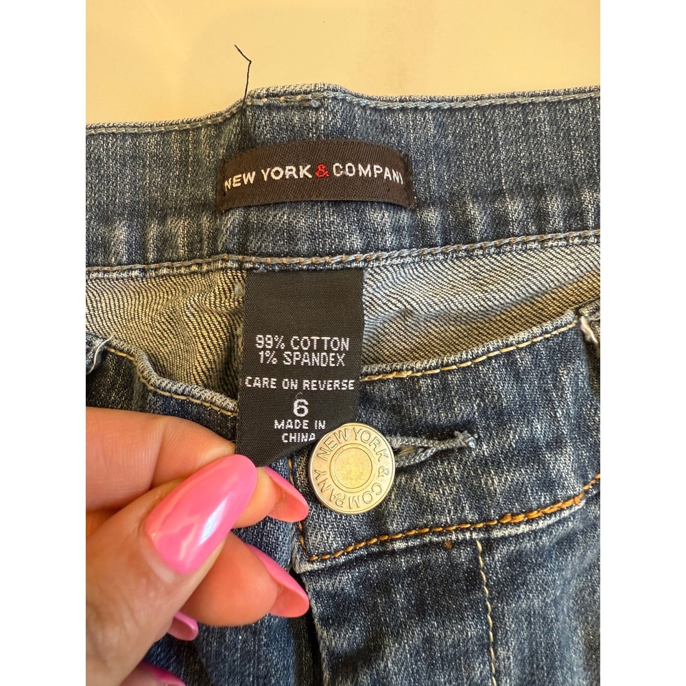 New York & Company Womens Blue Denim Capri Jeans Size 6 Medium Wash Cropped - Picture 2 of 5